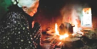 MẸ CHỜ BÊN BẾP LỬA